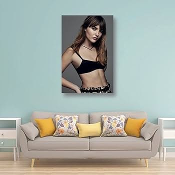 ポスター wazz Victoria De Angelis Bass Player Poster (2) Wall Art Poster